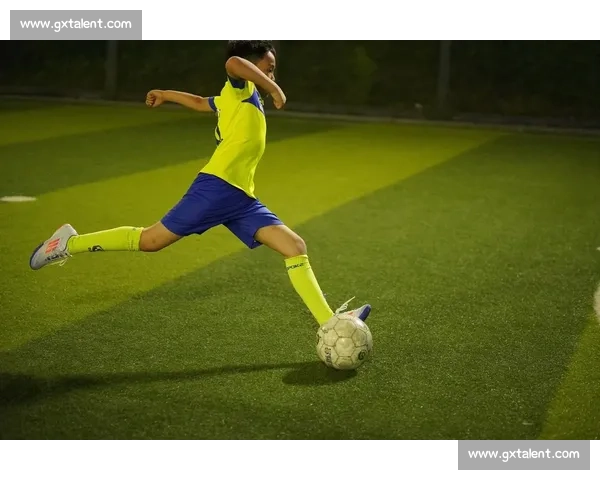 绿茵场上的“罗生门”！裁判判罚引争议，真相扑朔迷离！